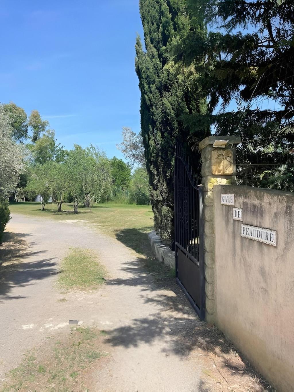 Mas Provencal De 120M2 En Camargue, Avec Piscine Et Parking Inclus, Ideal Pour Des Vacances آرْلْ المظهر الخارجي الصورة