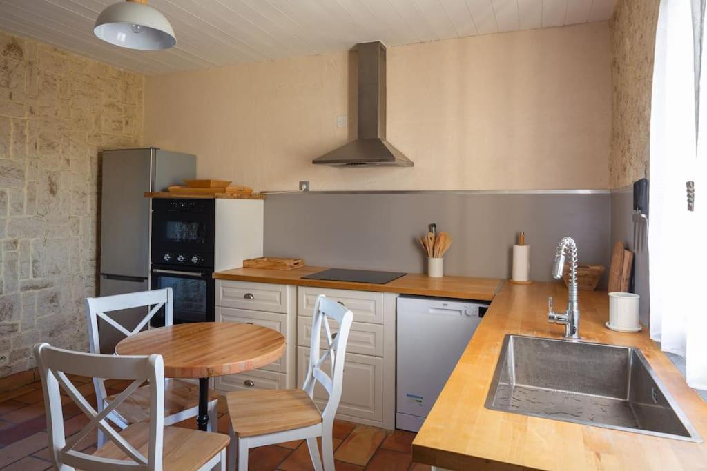 Mas Provencal De 120M2 En Camargue, Avec Piscine Et Parking Inclus, Ideal Pour Des Vacances آرْلْ المظهر الخارجي الصورة