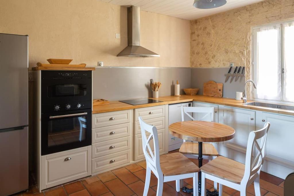 Mas Provencal De 120M2 En Camargue, Avec Piscine Et Parking Inclus, Ideal Pour Des Vacances آرْلْ المظهر الخارجي الصورة