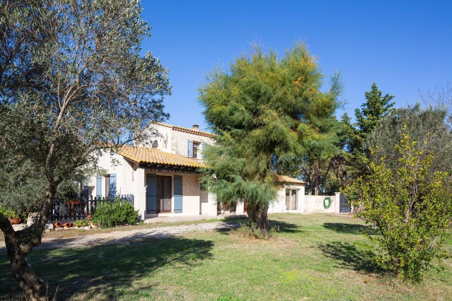 Mas Provencal De 120M2 En Camargue, Avec Piscine Et Parking Inclus, Ideal Pour Des Vacances آرْلْ المظهر الخارجي الصورة